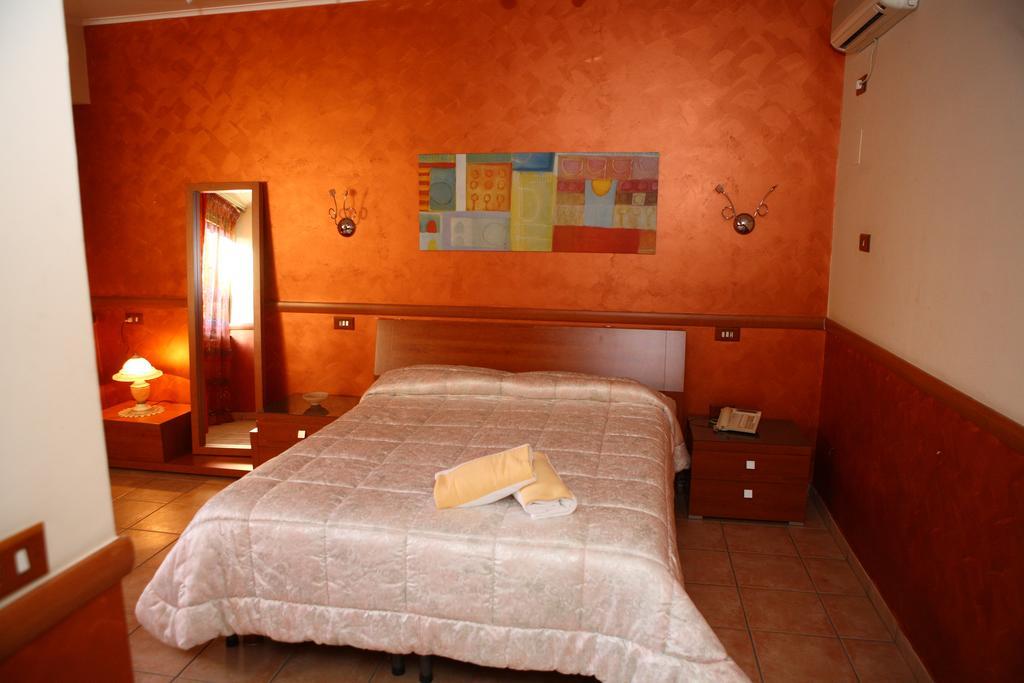 Meridiano Hotel Napoli Phòng bức ảnh